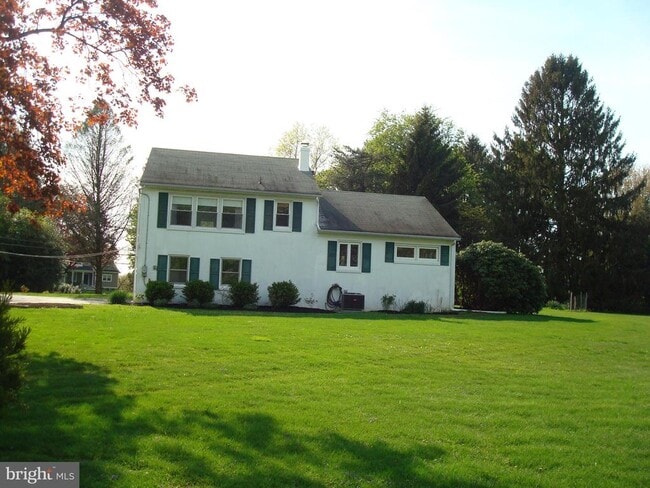 Building Photo - 1346 Faucett Dr