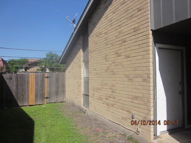 Building Photo - 5515 Lochmoor