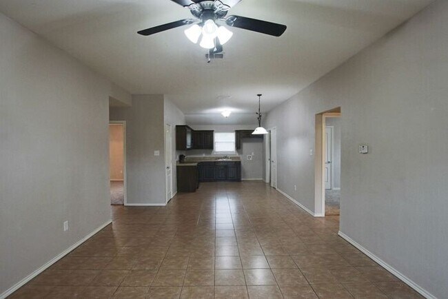 Building Photo - 3 Bedroom Duplex for Rent in Lindale! Tour Today!