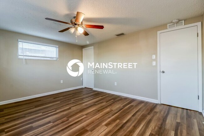 Building Photo - 3 Bedroom Pet-Friendly Home in Port Richey, FL with Main Street Renewal