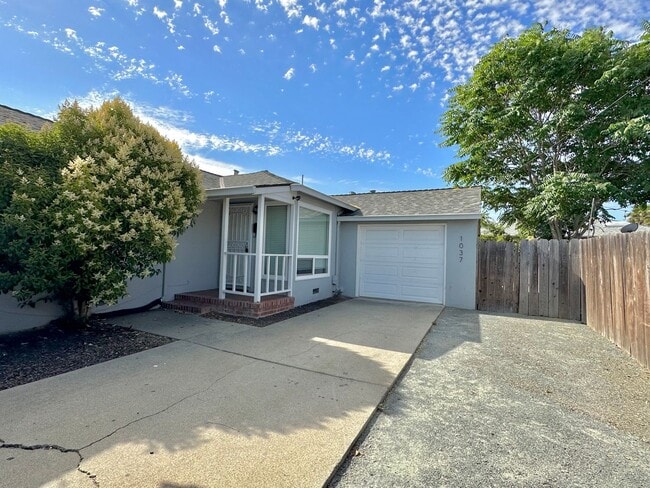 Primary Photo - COMING SOON! $2500 / 2 BR WONDERFULLY REMO...