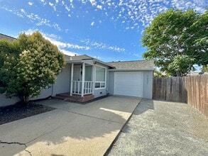Building Photo - COMING SOON! $2500 / 2 BR WONDERFULLY REMO...