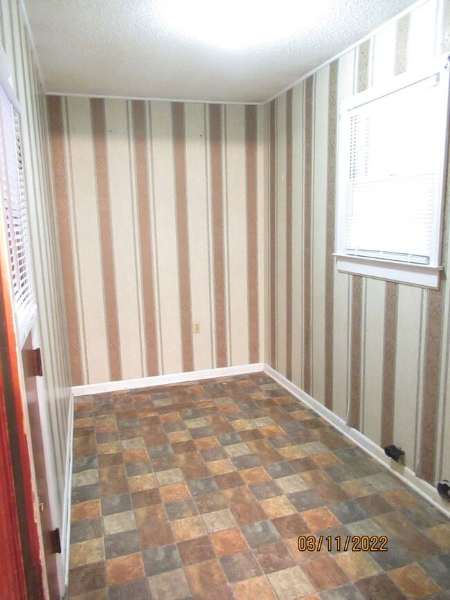 Building Photo - (Alice Drive Schools)- 3 Bedroom, 2 Bath S...