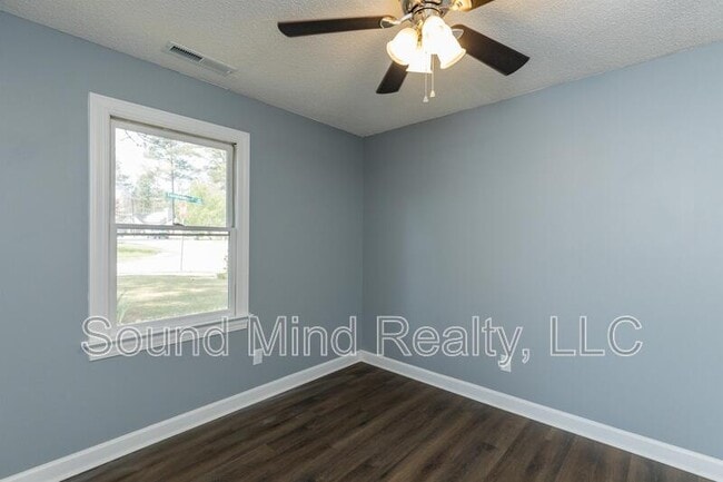 Building Photo - 2145 Tanglewood Rd