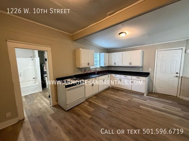 Building Photo - 1226 W 10th St