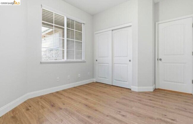 Building Photo - 3042 Barranca Dr
