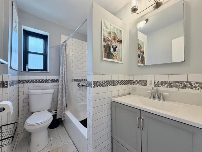 Building Photo - 165 Vroom St