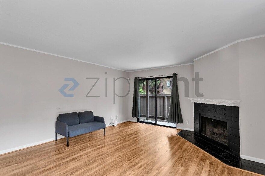 Building Photo - Unit 25
