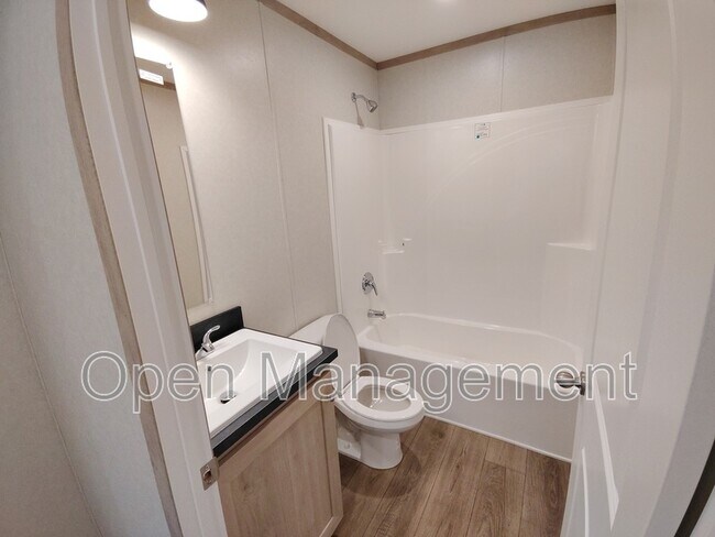 Building Photo - 24 Erin Ln