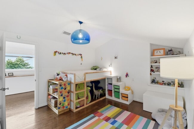 Building Photo - 4603 Ivanhoe St