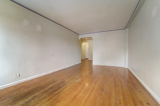 Building Photo - 251 Seaman Ave