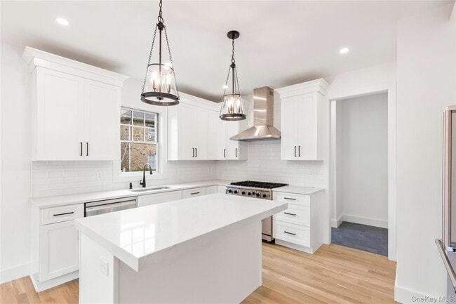 Building Photo - 194 Nelson Ave