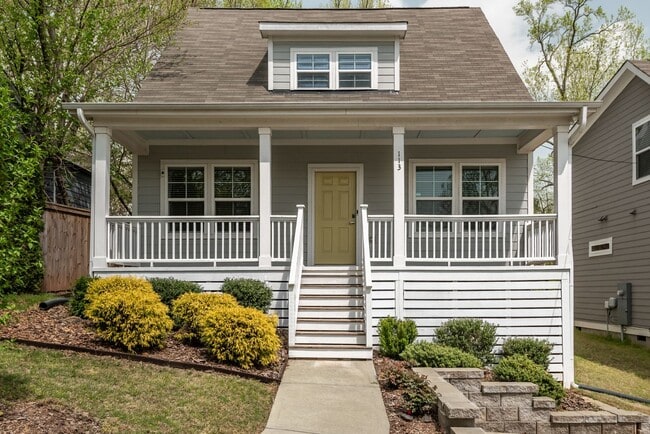 Building Photo - Beautifully Updated 3 Bedroom, 2.5 Bathroo...