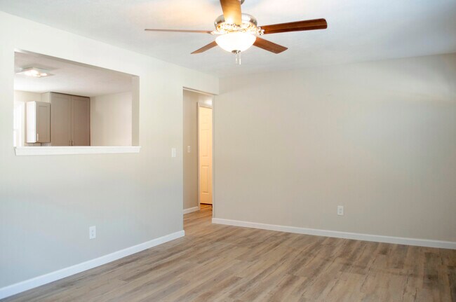 Building Photo - 110 Range Hill Dr