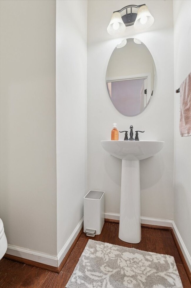 Building Photo - Stunning Town Home in Pike Creek
