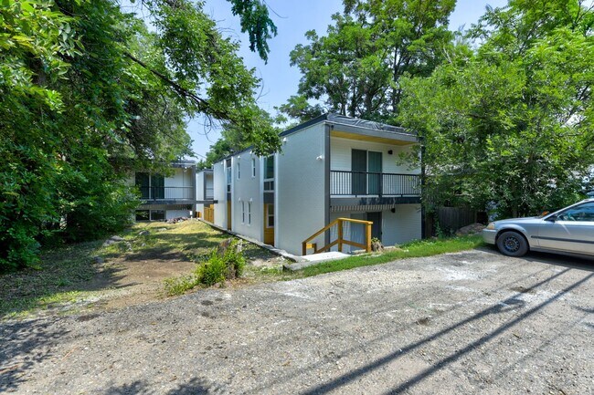 Building Photo - 616 Marine St