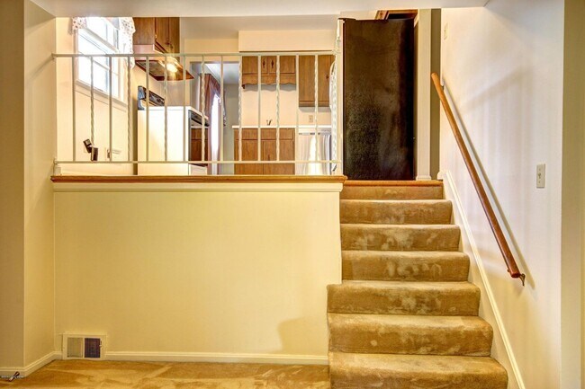 Building Photo - Available NOW - 4 beds/ 2 baths - $2,000/mo