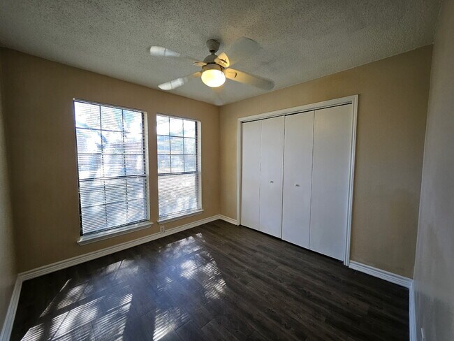 Building Photo - $2000 MESQUITE- Beautiful home with open f...