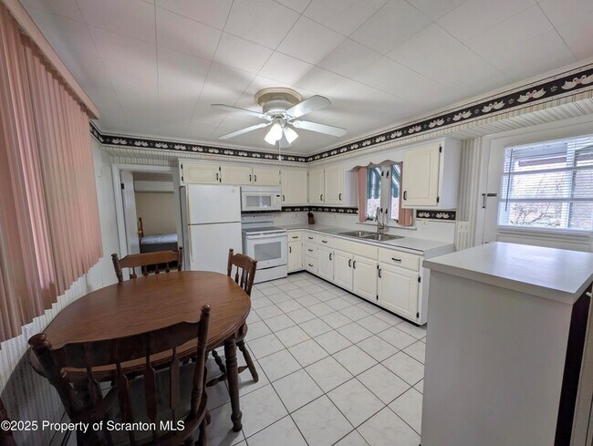 Building Photo - 810 Gino Merli Dr