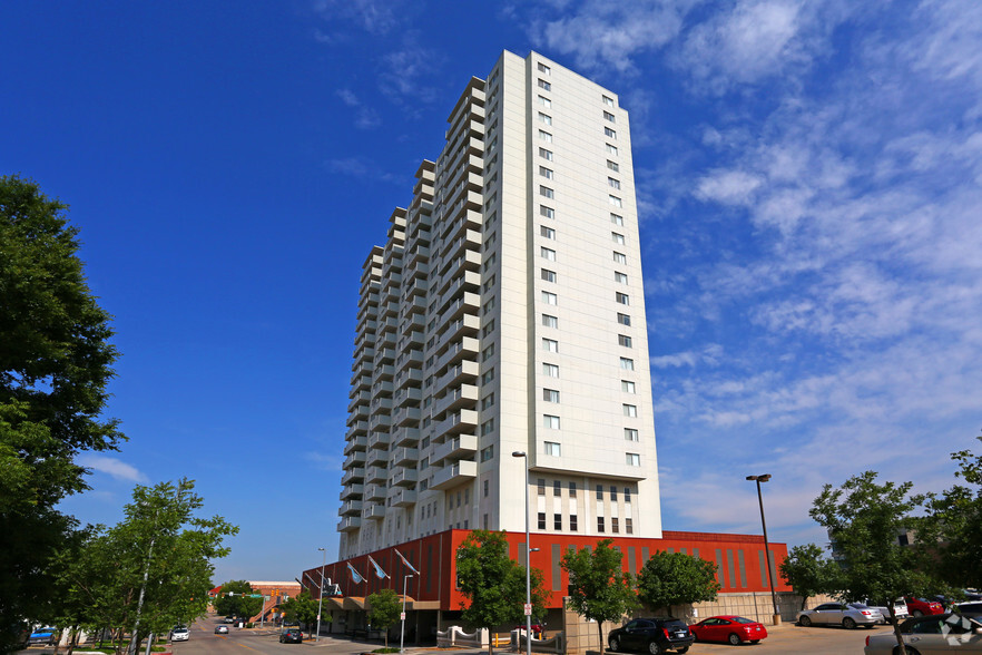 Primary Photo - The Regency Tower