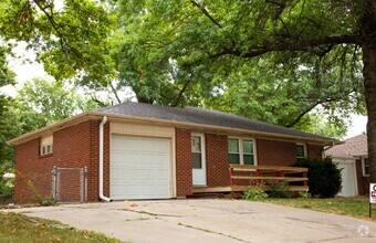 Building Photo - 2 Bedroom, 1 Bathroom House For Rent.