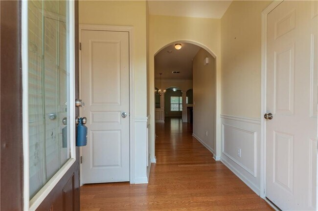 Building Photo - 6210 Elmshorn Way