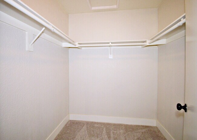 Building Photo - "Charming Oasis: 3-Bedroom Cathedral City Retreat with Pool, Fireplace, and Granite Kitchen!"