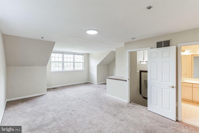 Building Photo - 8711 Spring Brook Way