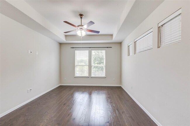 Building Photo - 923 Kingston Pl