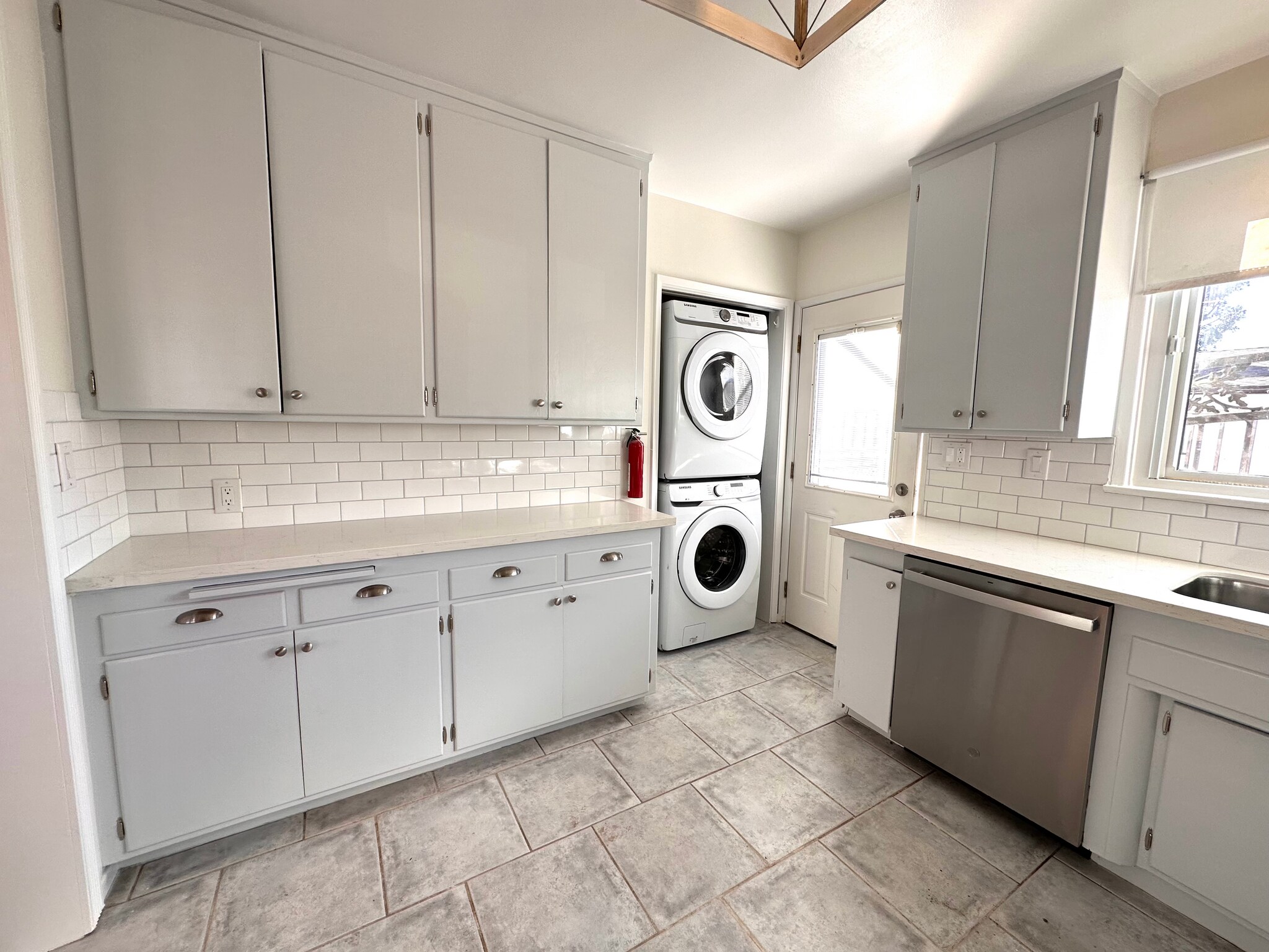 Building Photo - 10662 Shoshone Ave