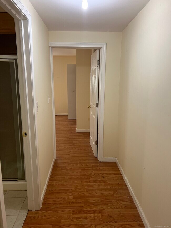 Building Photo - 539 Howe Ave