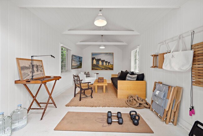 Building Photo - Classic Modern Cottage in Laguna Village