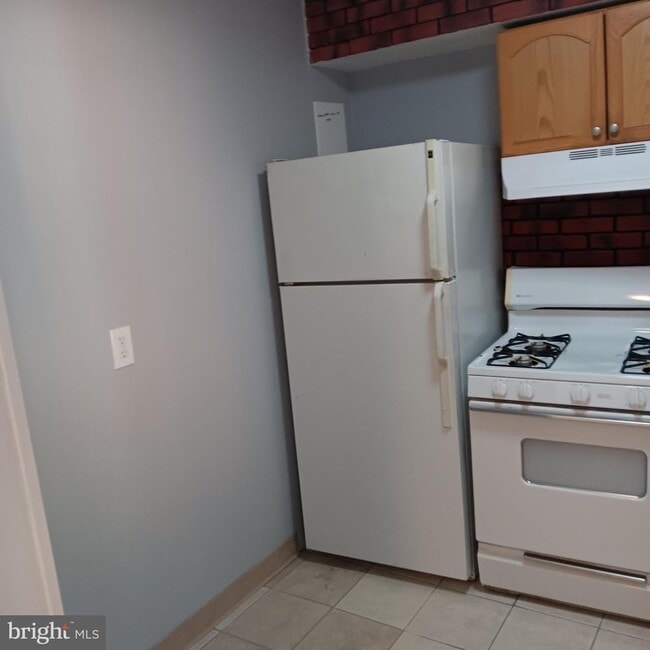 Building Photo - 1971 Addison Rd S