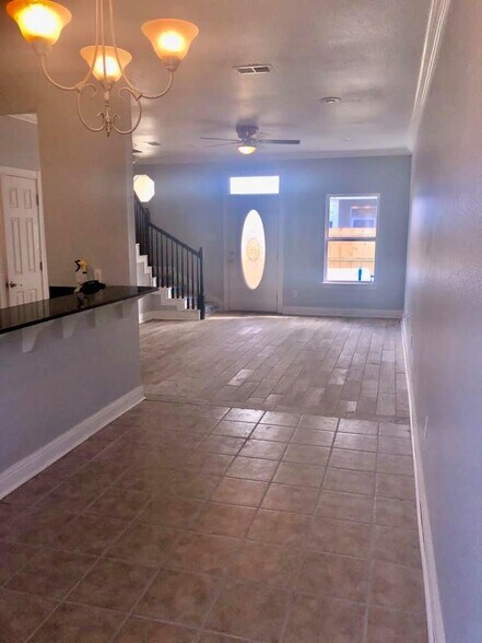 Tile floors - 1338 Tropical Cv