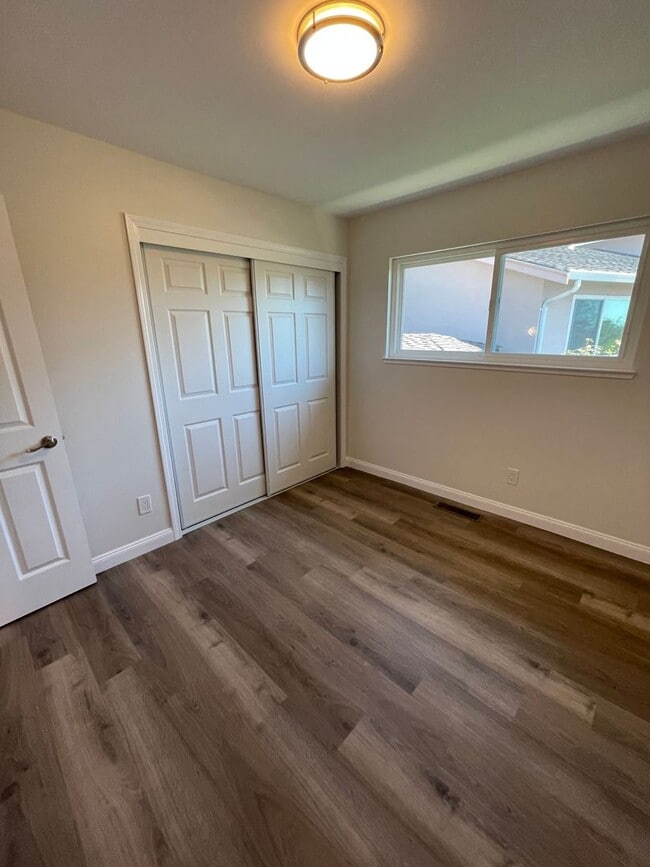 Building Photo - Newly Renovated 4 Bedroom Home with Views