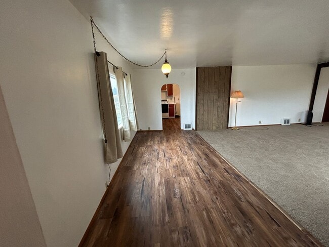 Building Photo - Country Living