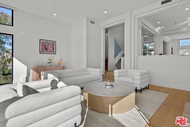 Building Photo - 6730 Esplanade St