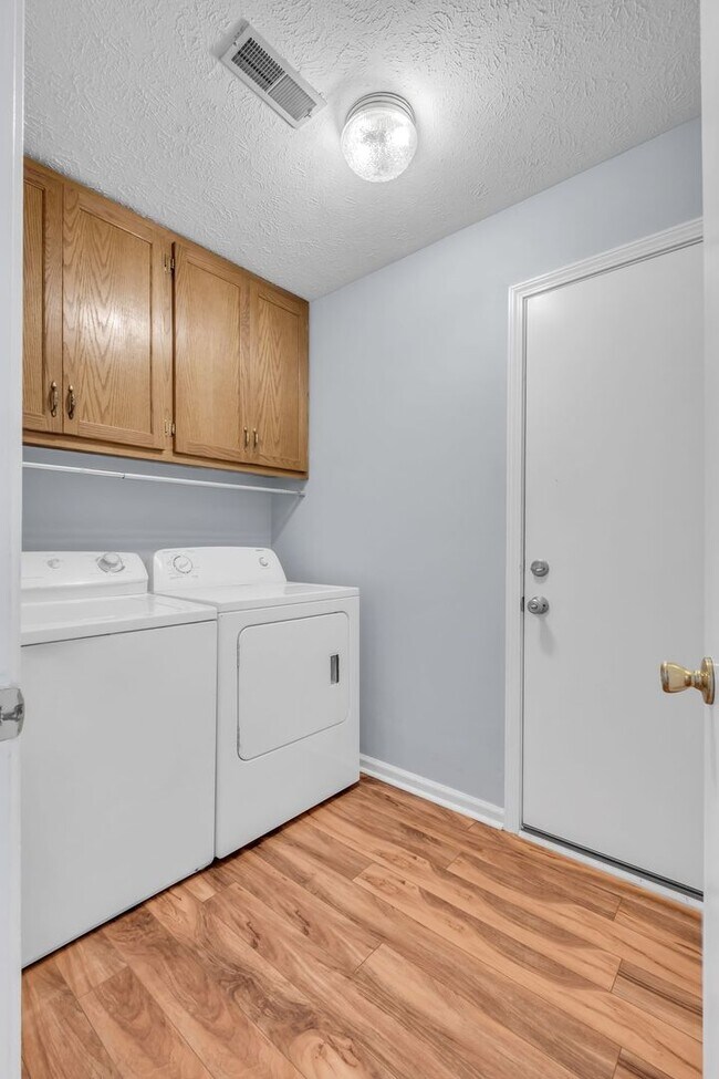 Building Photo - FOR LEASE - SINGLE FAMILY HOME IN HERMITAGE!