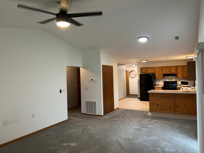 Building Photo - 450 Skare Rd