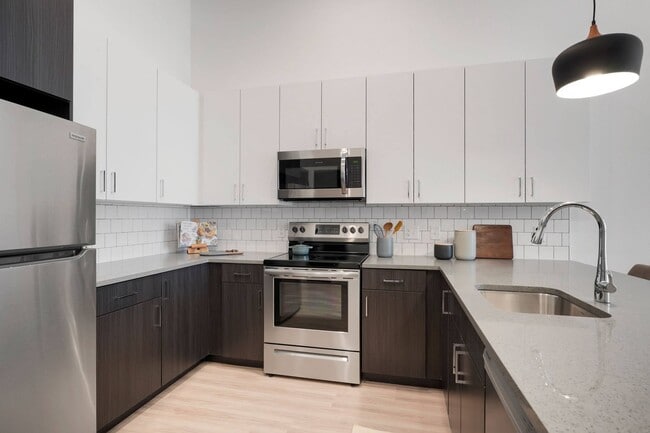 1BR, 1BA - 686SF - Kitchen - The Parallel