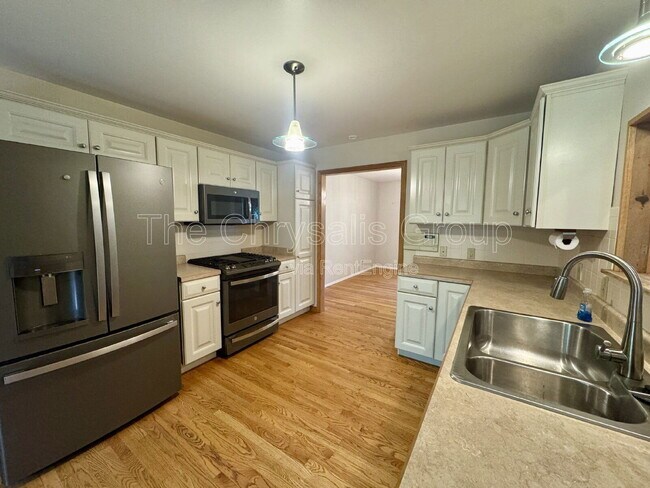 Building Photo - 206 Forest Park Pl