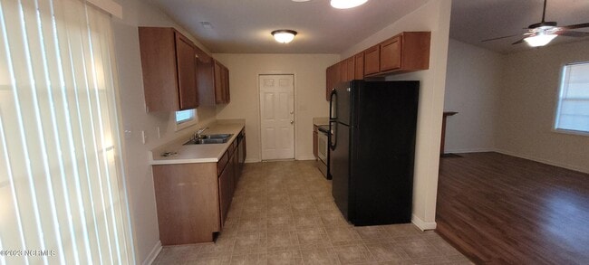 Building Photo - 139 Daphne Dr
