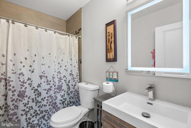 Building Photo - 1275 Oates St NE