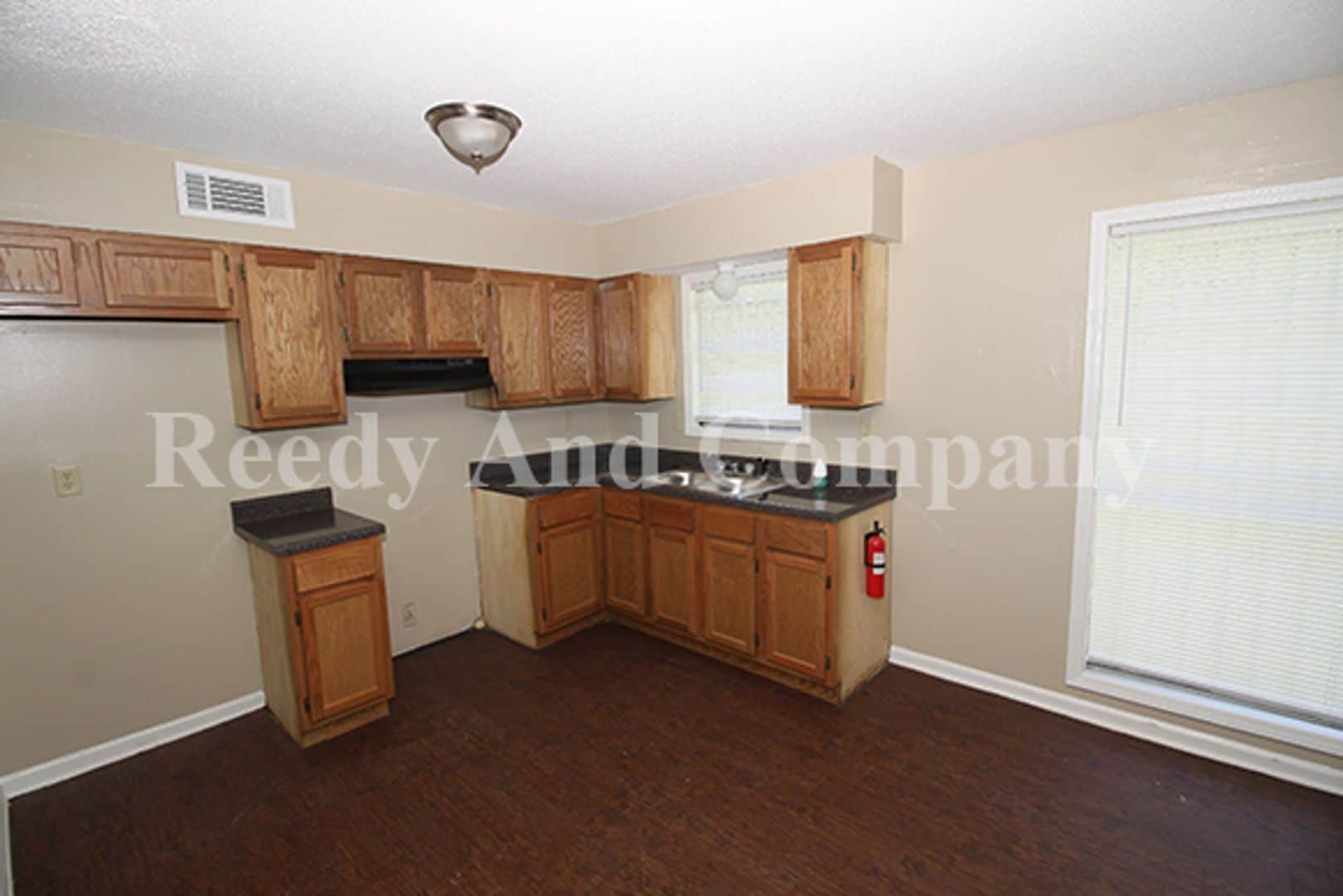 Building Photo - 5197 Chantilly Dr