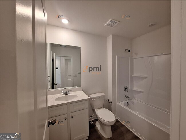 Building Photo - 220 Kenoot Dr