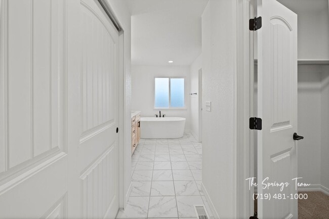 Building Photo - Luxury 5-Bedroom Home in the Award-Winning...