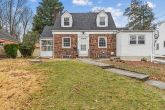 Building Photo - 5-08-8 Essex Pl