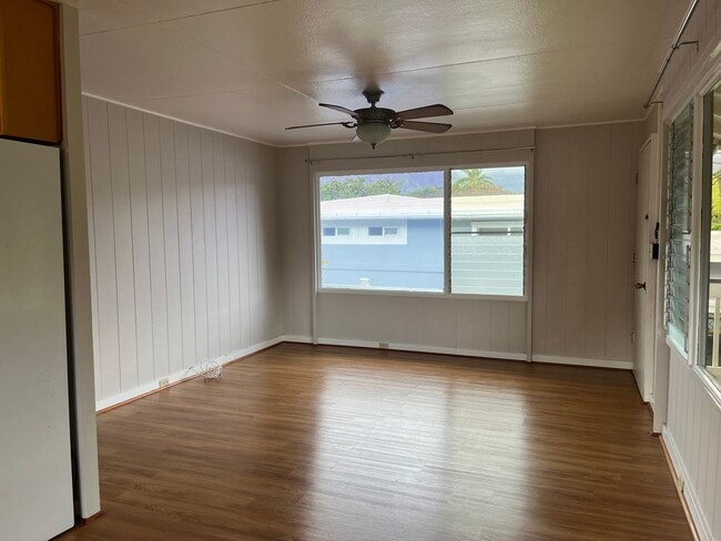 Building Photo - Wonderful Kaneohe 3 bedrooms, 1.5 bath House with Carport - Avail now!