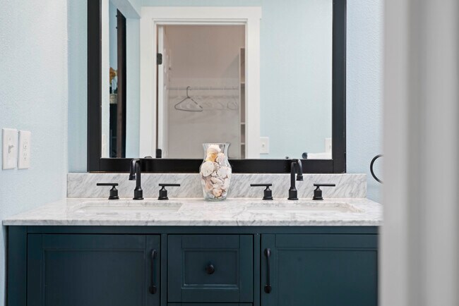 Building Photo - 1820 Rumar Ln