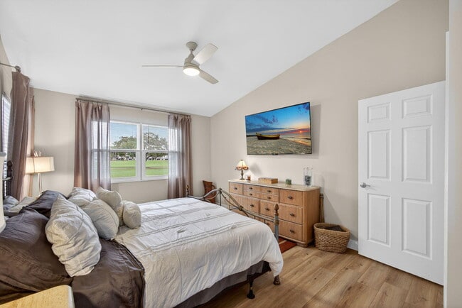 Building Photo - 18221 SE Fairview Cir